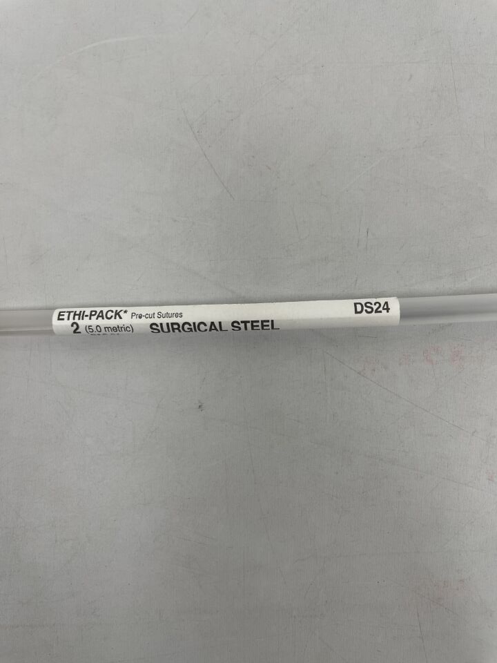 DS24 - ETHICON - 鋼製不可吸收單絲不鏽鋼縫線，2號，18吋長（每管12股），（）-（有效期至：2099年12月31日）