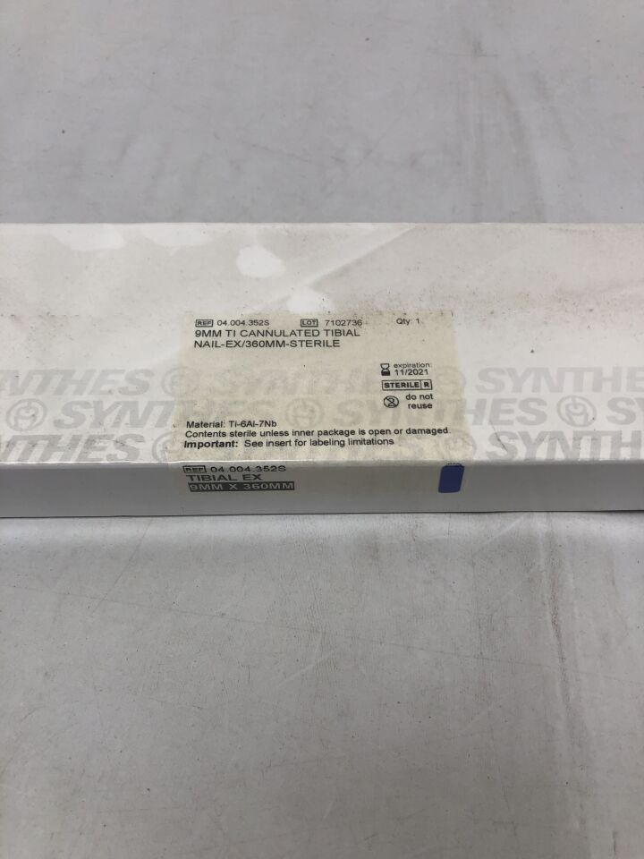04.004.352S - SYNTHES - 9mm Titanium Cannulated Tibial Nail, 360mm, (BX/1) - ( Expiry Date: 2021-11-30 )