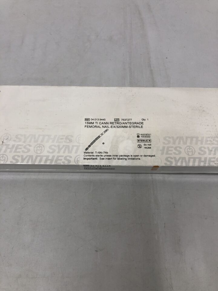 04.013.944S - SYNTHES - Titanium Cannulated Retro/Antegrade Femoral Nail, 15mm X 320mm, (BX/1) - ( Expiry Date: 2022-10-31 )