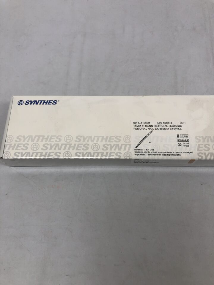 04.013.952S - SYNTHES - Titanium Cannulated Retro/Antegrade Femoral Nail, 15mm X 360mm, (BX/1) - ( Expiry Date: 2023-02-28 )