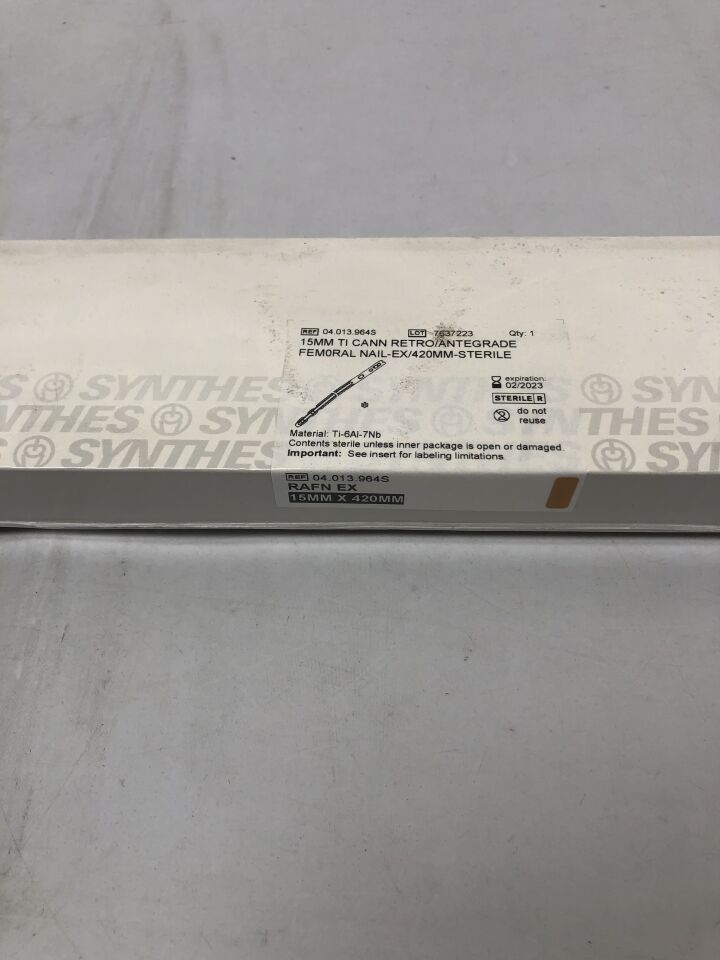 04.013.964S - SYNTHES - Titanium Cannulated Retro/Antegrade Femoral Nail, 15mm X 420mm, (BX/1) - ( Expiry Date: 2023-02-28 )