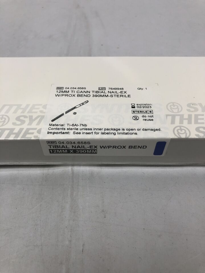 04.034.658S - SYNTHES - Titanium Cannulated Tibial Nail with Prox Bend, 12mm X 390mm, (BX/1) - ( Expiry Date: 2023-02-28 )