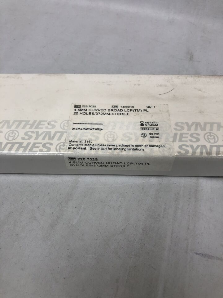 226.702S - SYNTHES - Curved Broad LCP, 20 holes, 4.5mm X 372mm, (BX/1) - ( Expiry Date: 2022-07-31 )