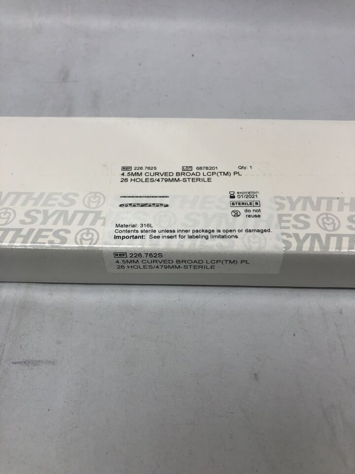 226.762S - SYNTHES - Curved Broad LCP, 26 holes, 4.5mm X 479mm, (BX/1) - ( Expiry Date: 2021-01-31 )