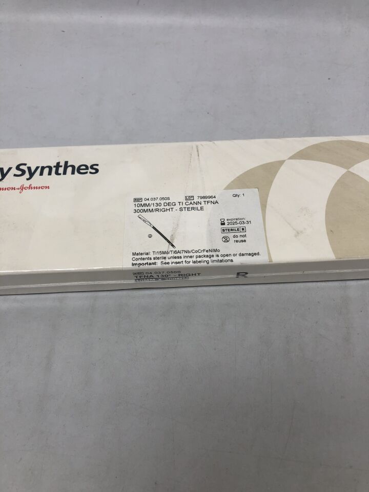 04.037.050S - SYNTHES - 130 Degrees Titanium Cannulated TFNA, 10mm X 300mm, Right, (BX/1) - ( Expiry Date: 2025-03-31 )