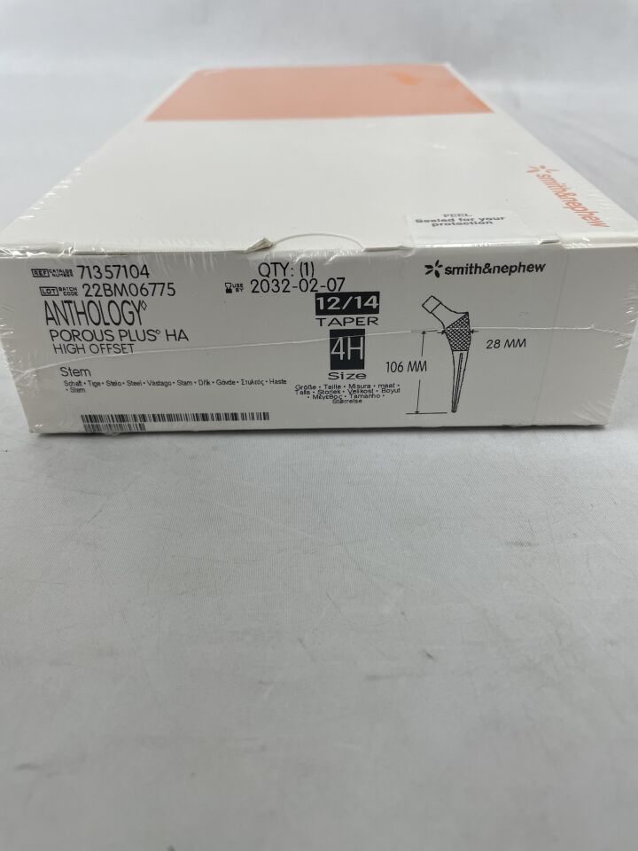 71357104 - SMITH &amp; NEPHEW - ANTHOLOGY Porus Plus Ha Tallo de alto desplazamiento, cono 12/14, 4H, 106 mm x 28 mm, (Caja/1) - (Fecha de caducidad: 07/02/2032)