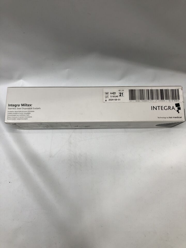 4-421 - INTEGRA - Stainless Steel Scalpels, Size 21, (BX/10) - ( Expiry Date: 2024-08-01 )