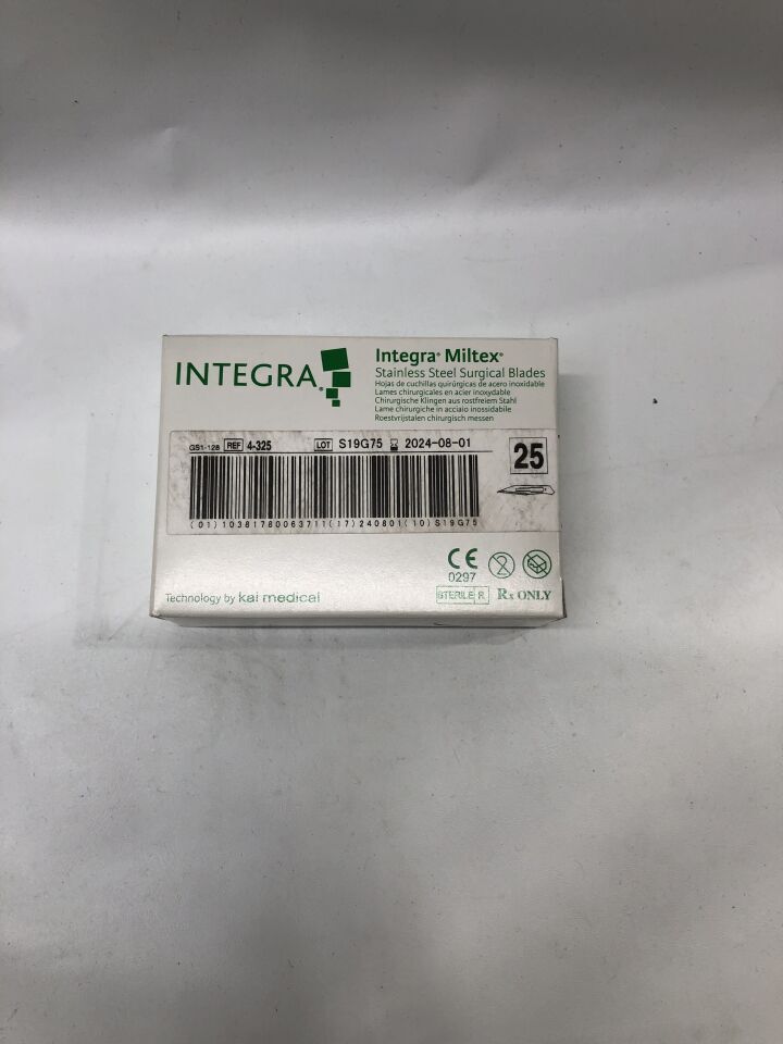 4-325 - INTEGRA - Stainless Steel Surgical Blades, Size 25, (BX/100) - ( Expiry Date: 2024-08-01 )