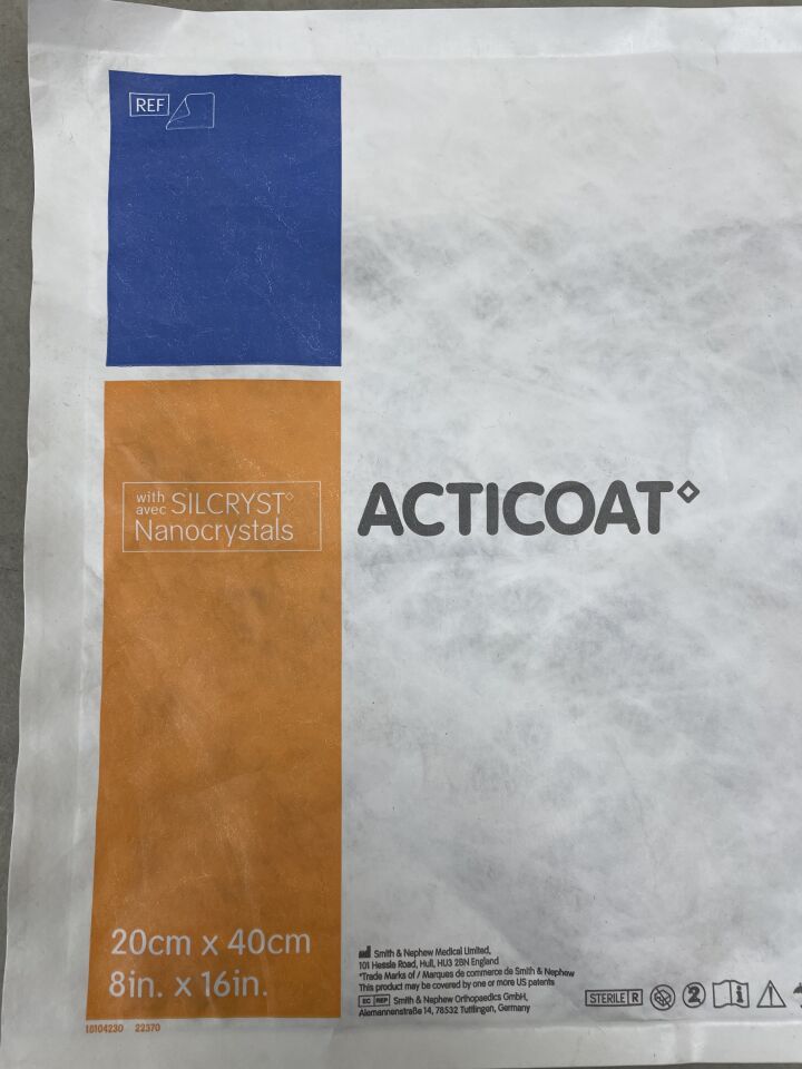 20301 - SMITH & NEPHEW - Acticoat Silver Dressing 20cm x 40cm, () - ( Expiry Date: 2024-02-01 )