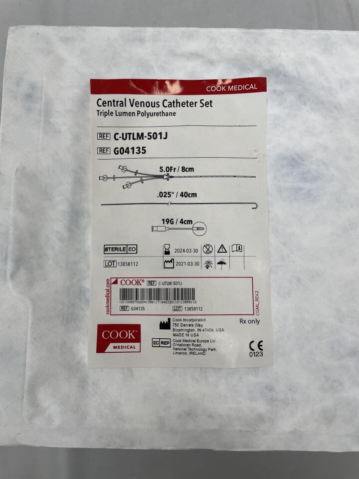 G04135 - COOK - Central Venous Catheter Tray, Standard Set, Polyurethane, Triple Lumen, 5 Fr, 8 cm, () - ( Expiry Date: 2024-02-04 )