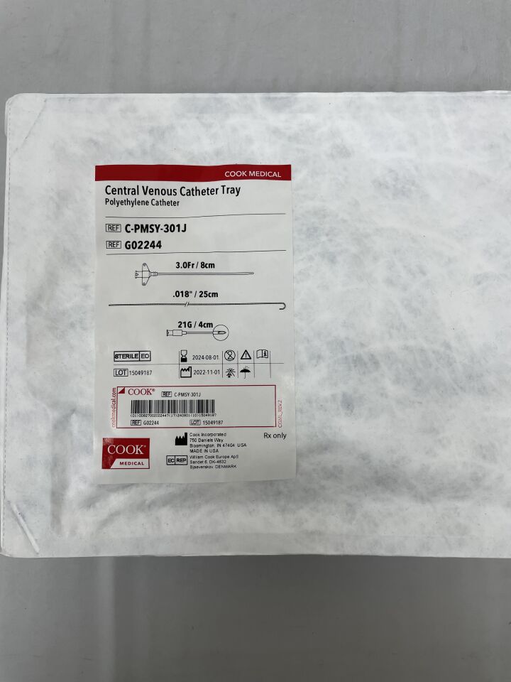 G02244 - COOK - Single Lumen Central Venous Catheter Tray, 3 Fr/20G x 8 cm Catheter Length, () - ( Expiry Date: 2024-08-01 )