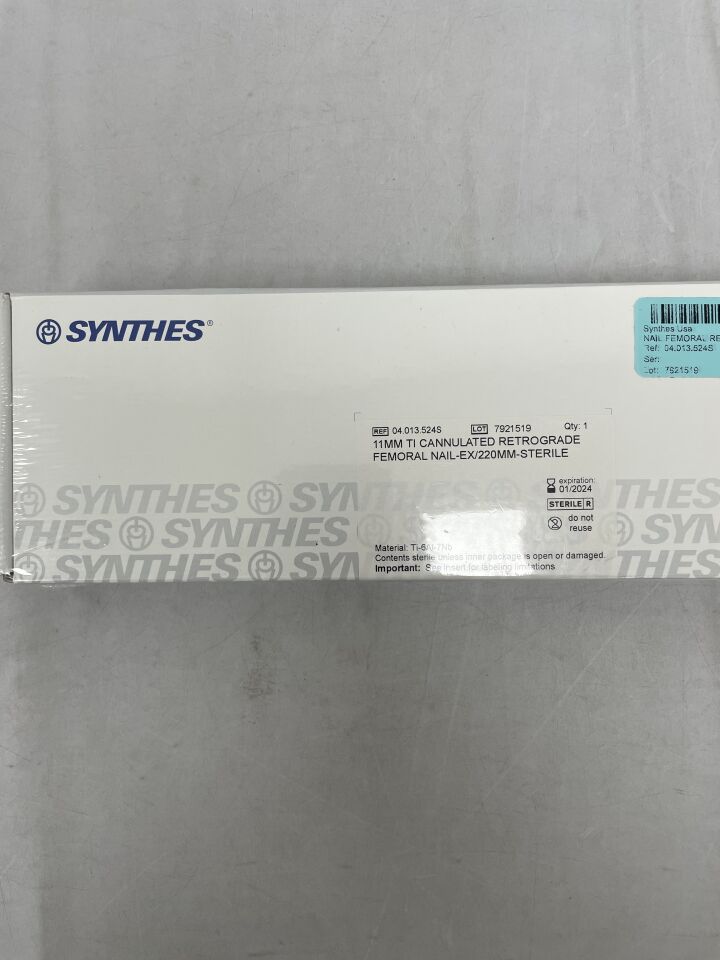 04.013.524S - SYNTHES - Cannulated Expert Retrograde Femoral Nail, Green, 11 x 220 mm, (BX/1) - ( Expiry Date: 2024-01-31 )