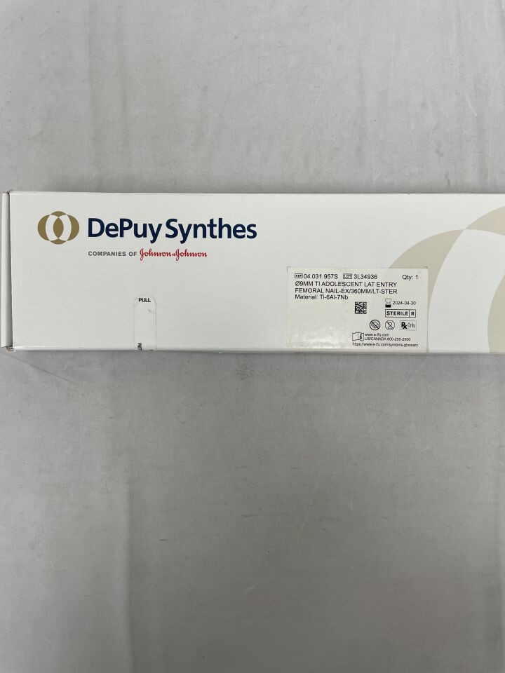 04.031.957S - SYNTHES - 9mm TI Adolescent Lat Entry Femoral Nail, 360mm, (BX/1) - ( Expiry Date: 2024-04-30 )