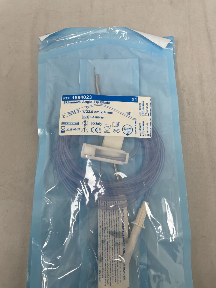 1884023  -  MEDTRONIC  -  4.0mm Skimmer Angled-Tip Blade: 22.5cm , ( EA )  -  ( Expiry Date : 2025-03-28 )
