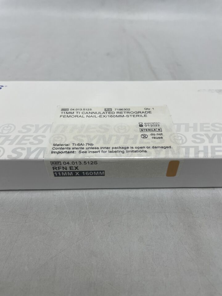 04.013.512S - SYNTHES - Cannulated Expert Retrograde Femoral Nail, Green, 11 x 160mm, (BX/1) - ( Expiry Date: 2022-01-31 )
