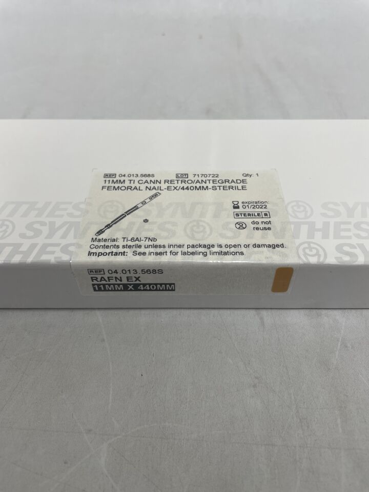 04.013.568S - SYNTHES - Cannulated Expert Retro/Antegrade Femoral Nail, Green, 11 x 440mm, (BX/1) - ( Expiry Date: 2022-01-31 )