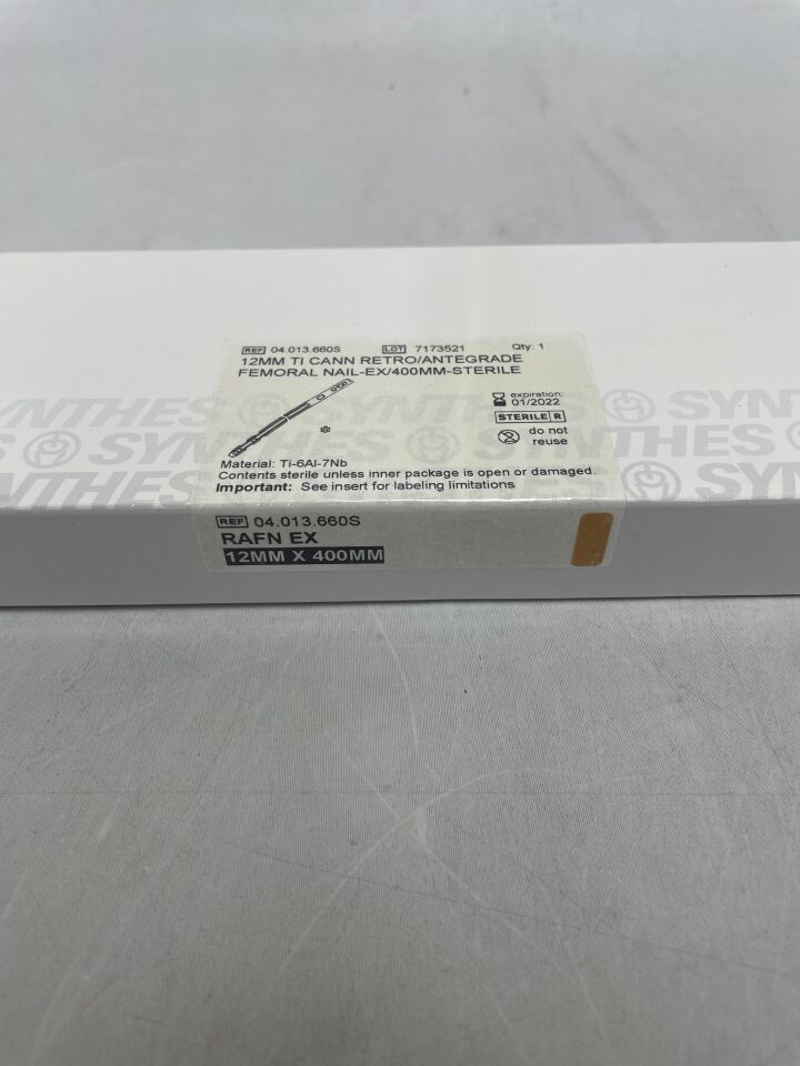 04.013.660S - SYNTHES - Cannulated Expert Retrograde/Antegrade Femoral Nail, Green, 12 x 400mm , (BX/1) - ( Expiry Date: 2022-01-31 )