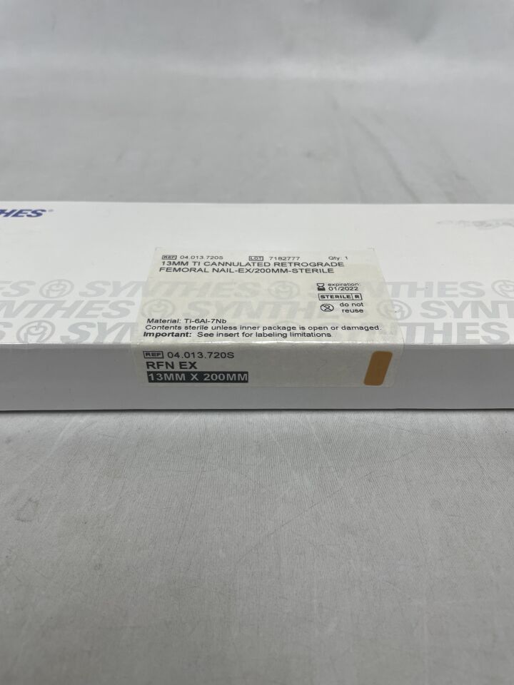 04.013.720S - SYNTHES - Cannulated Expert Retrograde Femoral Nail, Green, 13 x 200mm, (BX/1) - ( Expiry Date: 2022-01-31 )