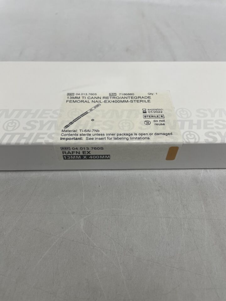 04.013.760S - SYNTHES - Cannulated Expert Retrograde/Antegrade Femoral Nail, Green, 13 dia. x 400 mm, (BX/1) - ( Expiry Date: 2022-01-31 )