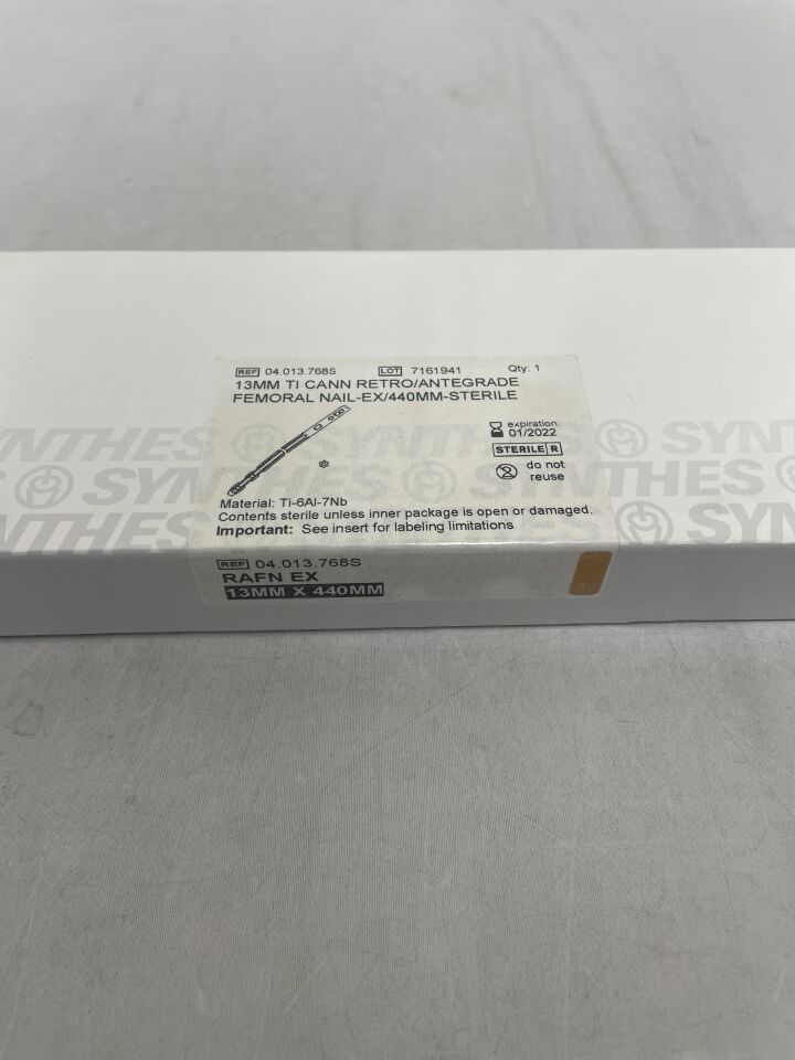 04.013.768S - SYNTHES - Cannulated Expert Retrograde/Antegrade Femoral Nail, Green, 13 x 440mm, (BX/1) - ( Expiry Date: 2022-01-31 )