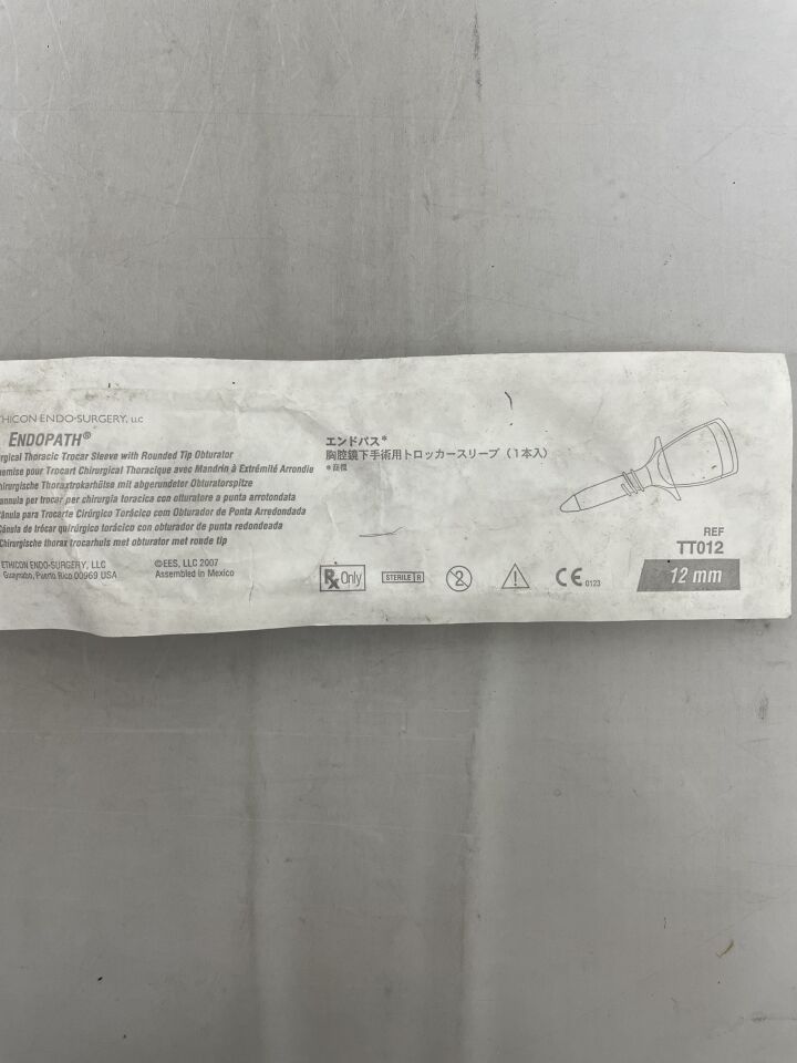 TT012 - ETHICON - Endopath Thoracic Sleeve Trocar with Rounded Tip Obturator, 10 mm/12 mm dia. x 75 mm Length, (EA) - ( Expiry Date: 2022-10-31 )