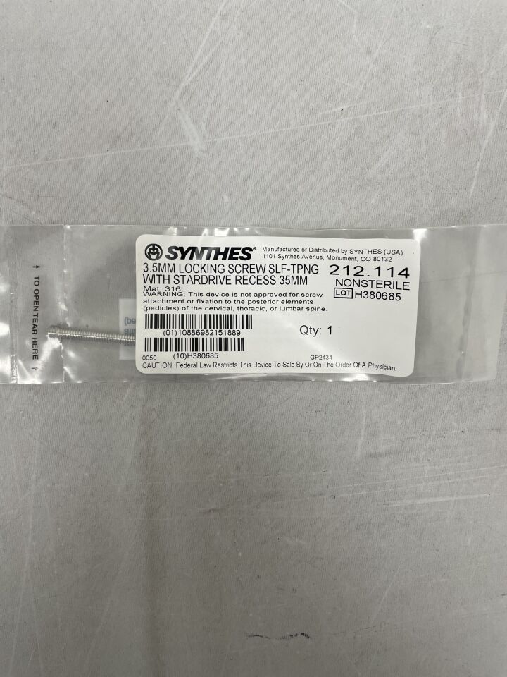 212.114 - SYNTHES - Locking Screw with T15 StarDrive Recess, 3.5 x 35mm, (EA) - ( Expiry Date: 2099-12-31 )