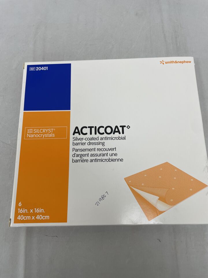 20401 - SMITH & NEPHEW - Acticoat Silver Dressing 16" x 16", (BX/6) - ( Expiry Date: 2025-01-01 )