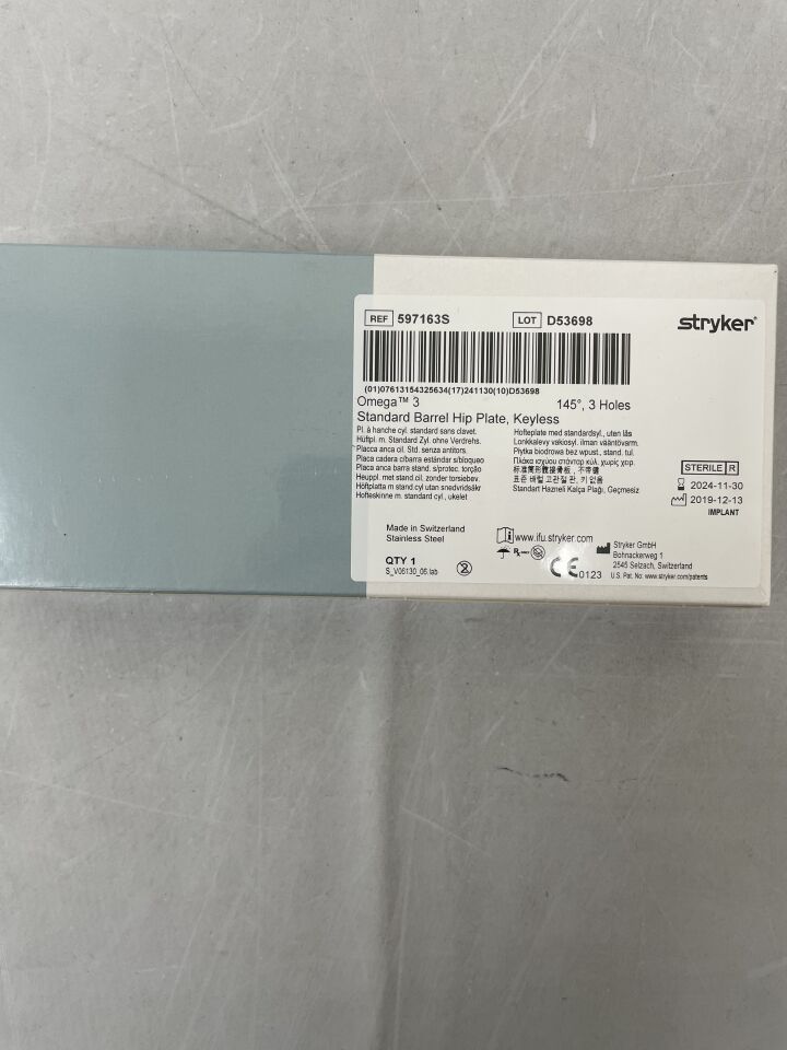 597163S - STRYKER - Omega3 Keyless Hip Plate, Standard Barrel, 145 Degree, 3 Holes, 63mm, (BX/1) - ( Expiry Date: 2024-11-30 )