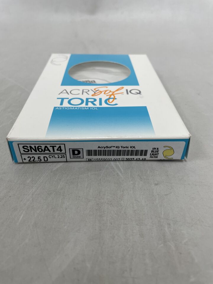 AcrySof IQ Toric astigmatism IOL SN6AT4 box, medical eye lens with UV blue light filter.