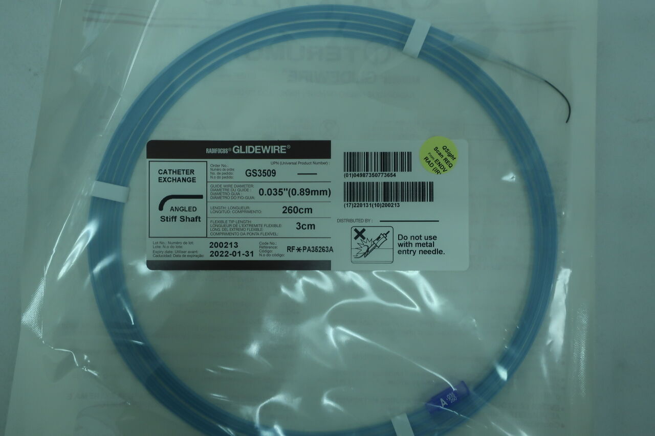 GS3509 - TERUMO - Radifocus Glidewire - Angled , Stiff Shaft - .035" x 260cm x 3cm

, () - ( Expiry Date: 2024-07-31 )