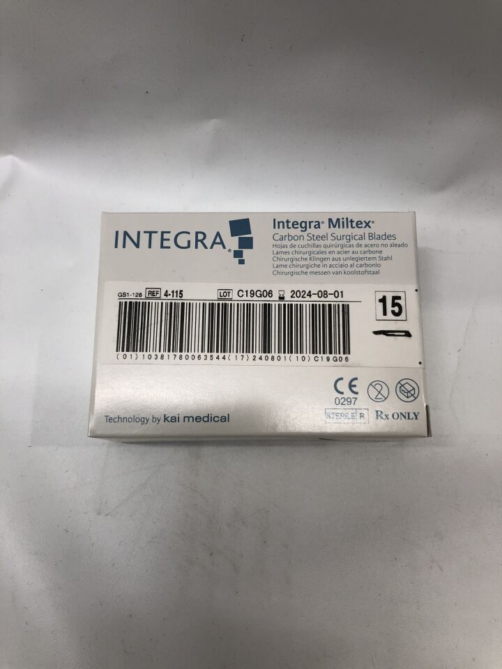 4-115 - INTEGRA - Carbon Steel Surgical Blades, Size 15, (BX/100) - ( Expiry Date: 2024-08-01 )