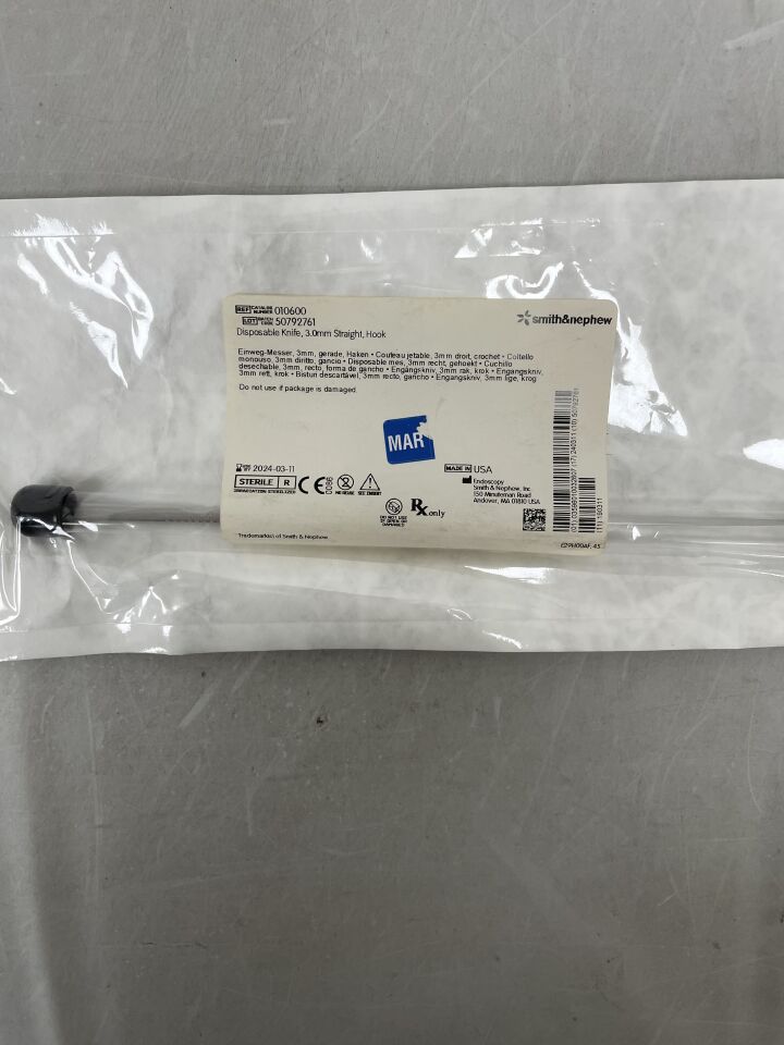 10600 - SMITH & NEPHEW - Disposable Knife: 3.0mm Straight, Hook, () - ( Expiry Date:  )