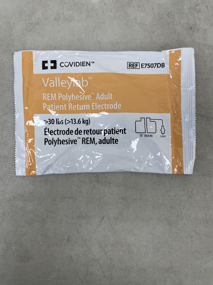 E7507DB - COVIDIEN - VALLEYLAB REM POLYHESIVE ADULT PATIENT RETURN ELECTRODE, 15ft, (EA) - ( Expiry Date: 2023-08-07 )