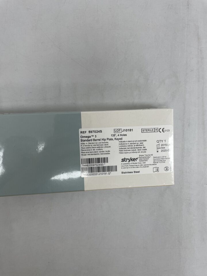 597024S - STRYKER - Omega3 Keyed Hip Plate, Standard Barrel,  135°, 4 Holes, 79mm, (BX/1) - ( Expiry Date: 2025-01-31 )