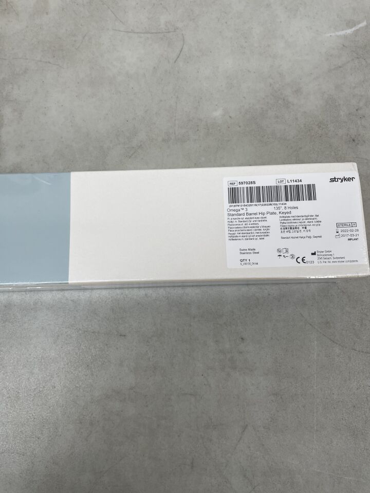 597028S - STRYKER - Omega 3 Standard Barrel Hip Plate, Keyed, 135 degrees, 8 holes, (BX/1) - ( Expiry Date: 2022-02-28 )