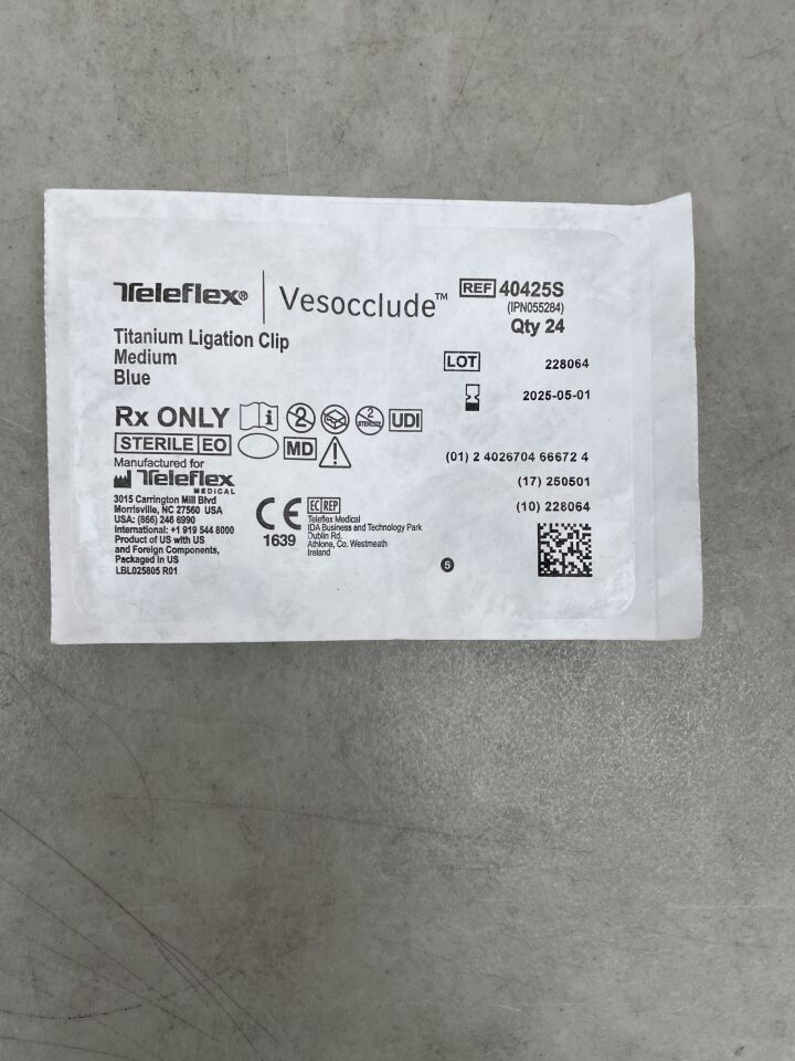 40425S - TELEFLEX - Vesocclude Ti Ligation Clips, Medium, 24 Clips, (EA) - ( Expiry Date: 2025-05-01 )