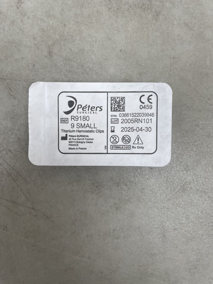 R9180 - PETERS SURGICAL - Peters Surgical Titanium Hemostatic Clips, Small, Red (9 Clips), (EA) - ( Expiry Date: 2025-04-30 )