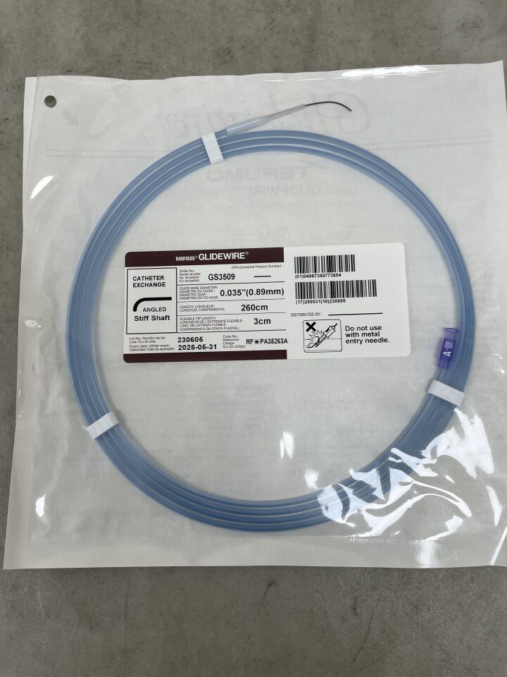 GS3509 - TERUMO - Radifocus Glidewire - Angled , Stiff Shaft - .035" x 260cm x 3cm

, () - ( Expiry Date: 2025-05-31 )