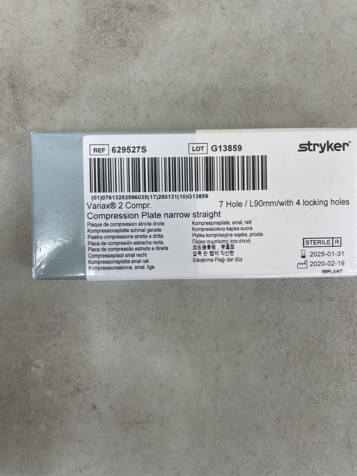629527S - STRYKER - VariAx Compression Plate Narrow Straight 7Hole/L90mm, (BX/1) - ( Expiry Date: 2025-01-31 )