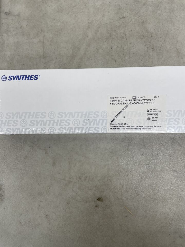 04.013.740S  -  SYNTHES  -  Cannulated Expert Retrograde/Antegrade Femoral Nail, Green, 13 dia. x 300 mm Length, Sterile , ( BX/1 )  -  ( Expiry Date : 2026-02-28 )