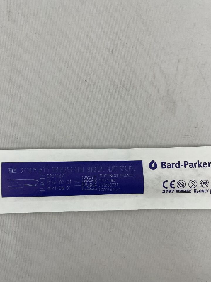 371615 - BARD-PARKER - Bisturí desechable de acero inoxidable n.° 15, protector de punta (unidad) - (Fecha de caducidad: 31/07/2026)