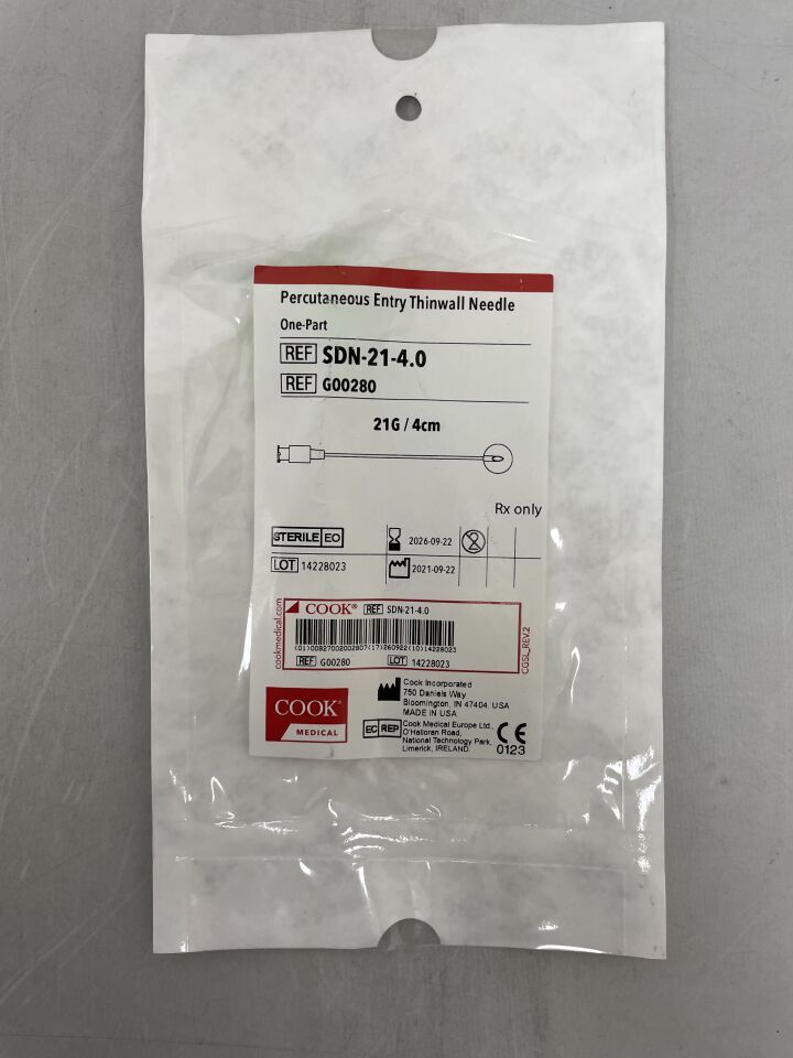 G00280 - COOK - Aguja de entrada percutánea de una pieza, calibre 21, 4 cm de longitud (unidad) - (Fecha de caducidad: 22/09/2026)
