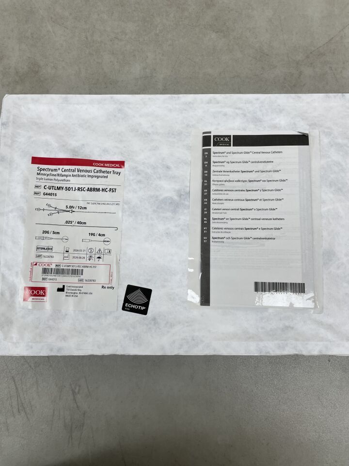 G44015 - COOK - Bandeja CVC Spectrum de triple luz, impregnada con minociclina/rifampina, 5 F x 12 cm, (unidad) - (Fecha de caducidad: 31/03/2026)