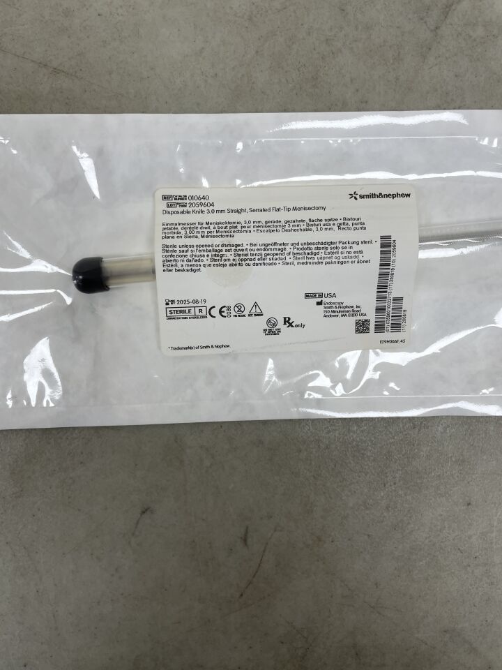 010640 - SMITH & NEPHEW - Disposable Knife: 3.0mm Straight, Serrated Flat-Tip Meniscectomy, () - ( Expiry Date: 2025-08-19 )