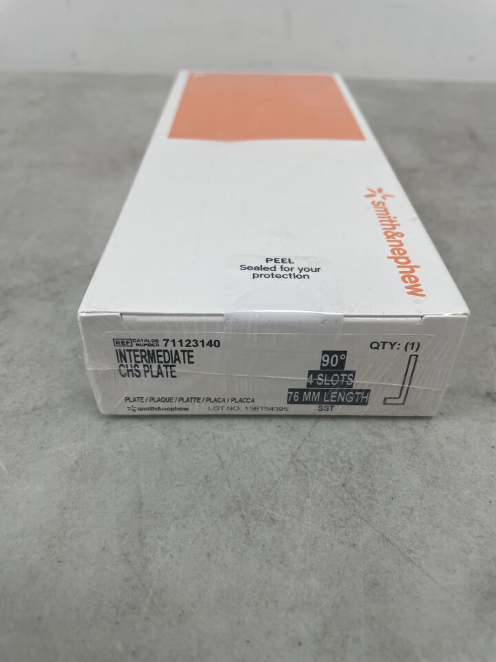 71123140 - SMITH & NEPHEW - Compression Hip Screw Intermediate Plate, 76 mm Length, 90 Degree Angle, (BX/1)