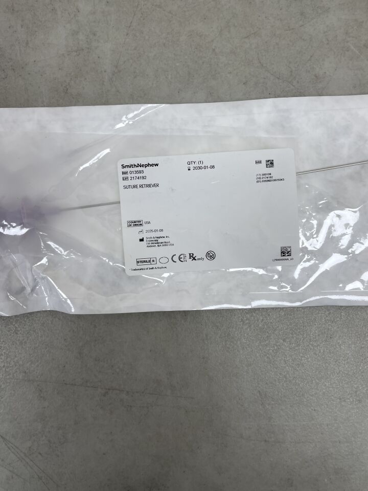13593  -  SMITH & NEPHEW  -  Suture Retriever , ( EA )  -  ( Expiry Date : 2030-01-08 )