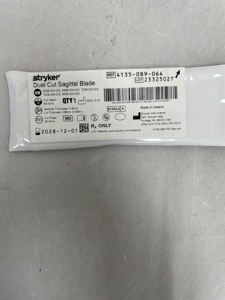 4135-089-064  -  STRYKER  -  Dual-Cut Sagittal Blade, 35mm x 64mm x 0.89mm , ( EA )  -  ( Expiry Date : 2028-12-01 )