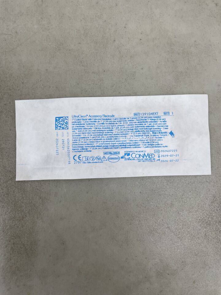 139104EXT - CONMED - UltraClean Accessory Electrode, 1″ Coated Blade with Extended Insulation, (EA) - ( Expiry Date: 2029-07-21 )