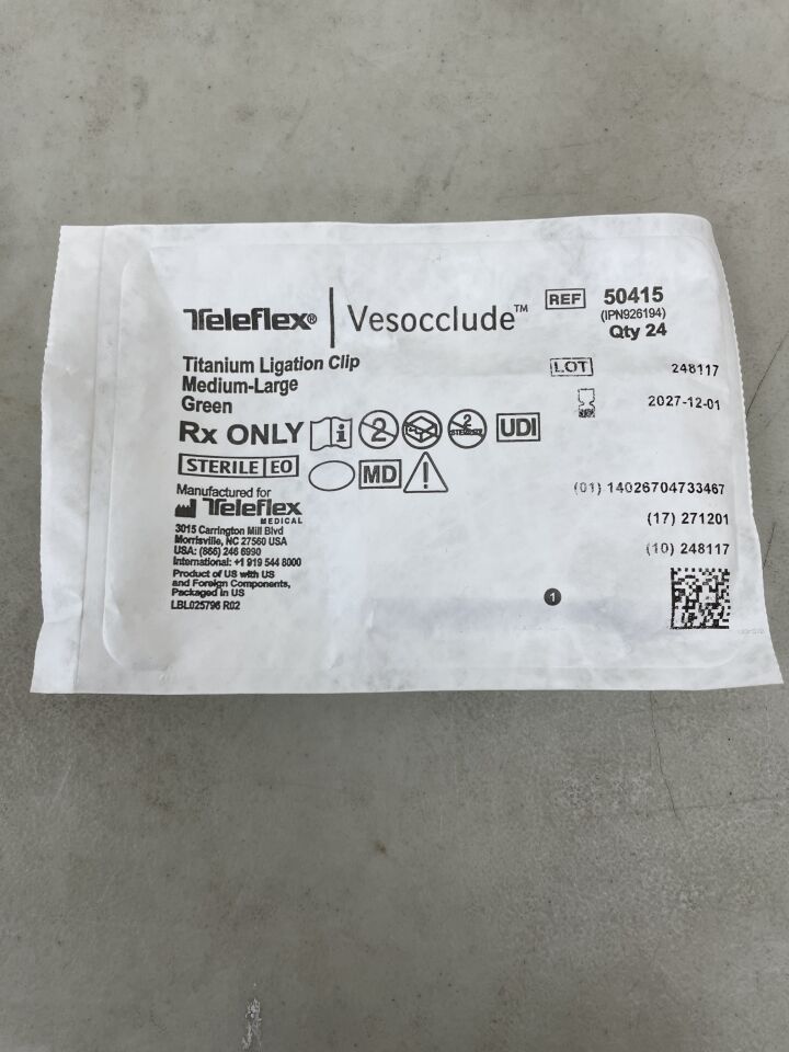 50415 - TELEFLEX - Vesocclude Titanium Ligating Clips: Medium-Large, 24 Clips, (EA) - ( Expiry Date: 2027-12-01 )