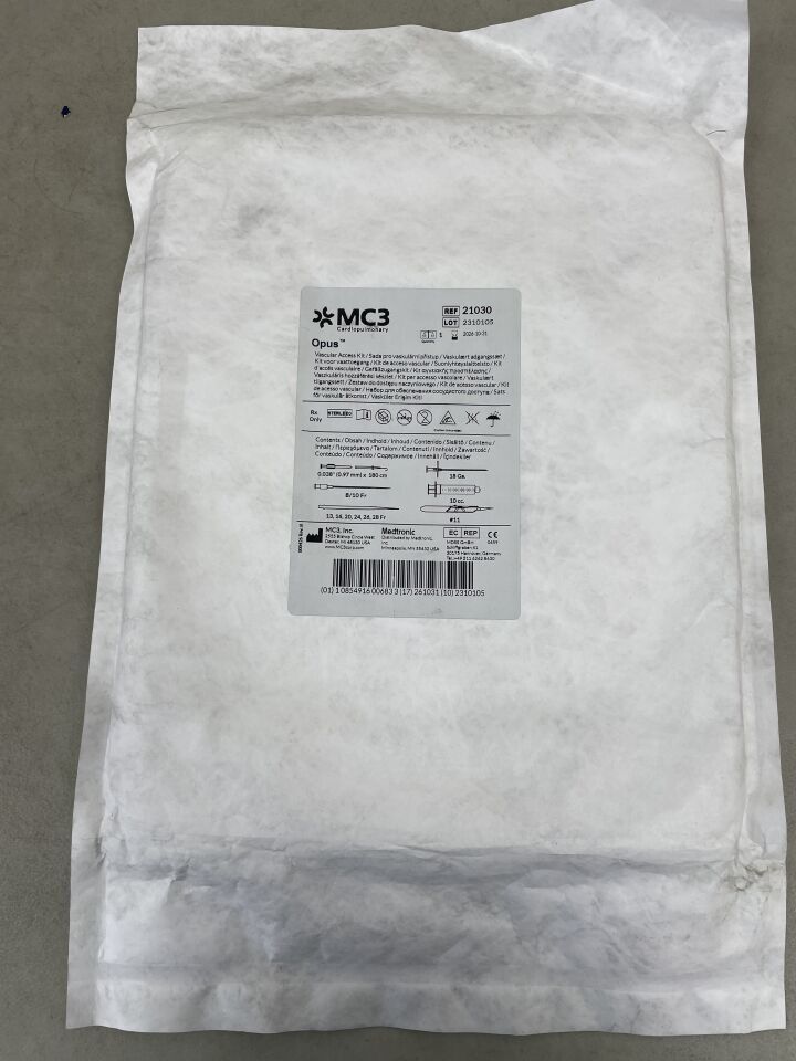 21030 - MC3 - cardiopulmonary vascular access kit, 18g, 0.038" x 180cm, (EA) - ( Expiry Date: 2026-10-31 )